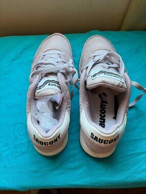 Saucony Shadow Sneakers White/Gray Women’s Size 8.5